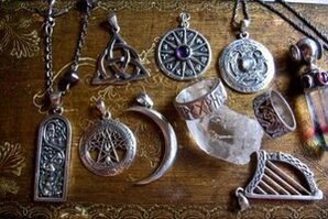 Talismanes y amuletos para la felicidad y el bienestar en la familia. 