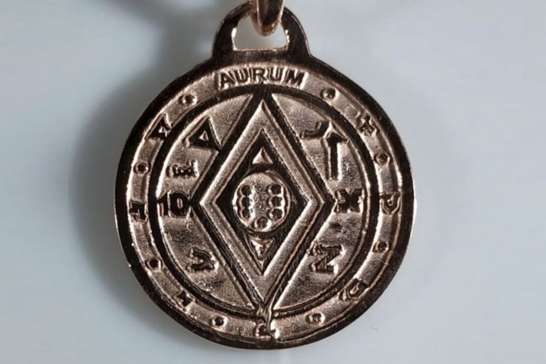Amuleto rúnico para atraer dinero. 