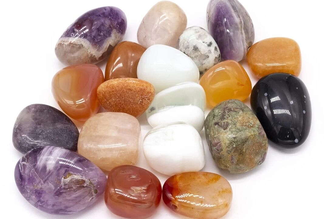 Piedras para amuletos y amuletos. 