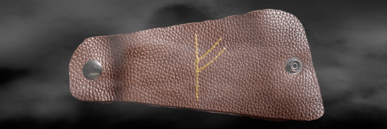 Runa Fehu en la piel como amuleto de la suerte.