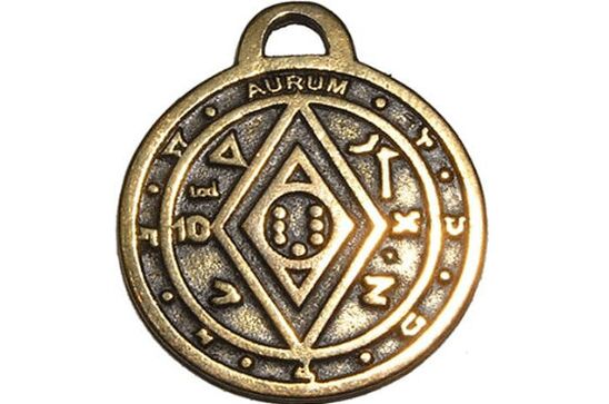 Amuleto de monedas para la suerte y la riqueza.